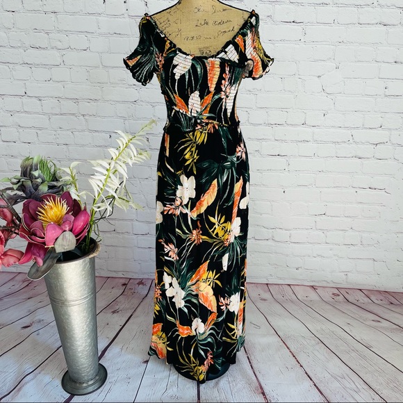 Patrons of Peace Dresses & Skirts - Patrons of Peace Boho Floral Maxi Smocked Dress NWT